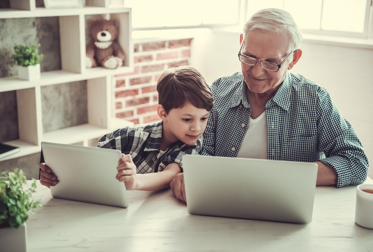 kid using tablet